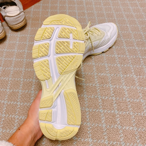 ASICS tennis shoes - Picture 6 of 6